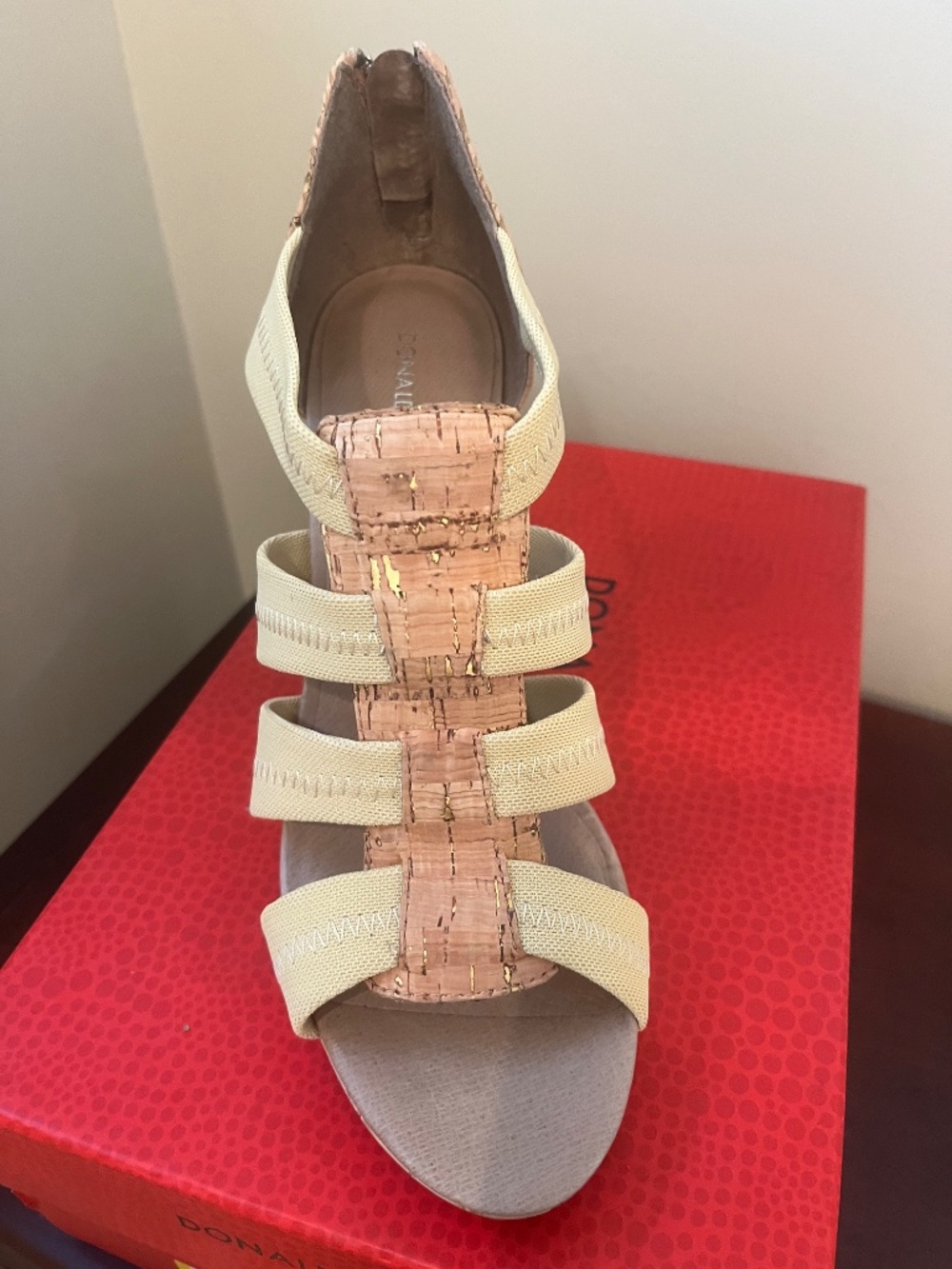 NIB Donald Pliner Wedge - Size 8.5